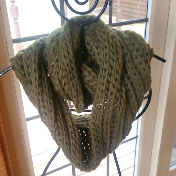Chunky Army Green Knit Infinity Scarf - Picture 1 of 6